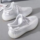  350 Beyaz ve Gri Flyknit