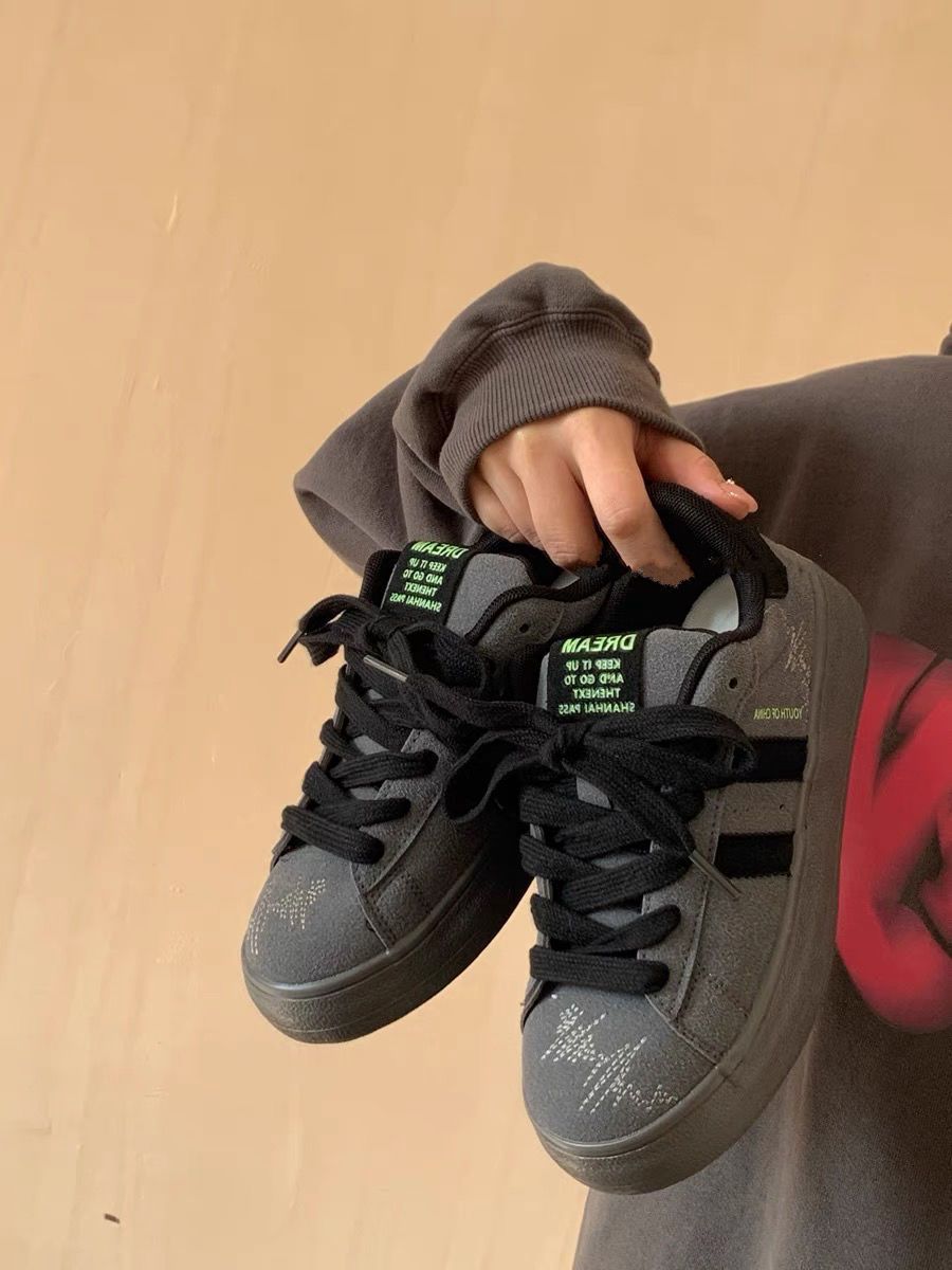 Tasarım Düz Retro Beyaz Kadın Çok Yönlü Kore Sneaker'ları