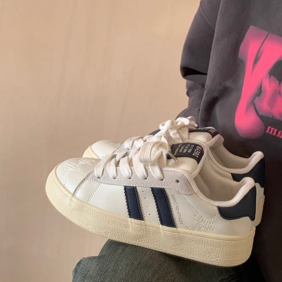 Tasarım Düz Retro Beyaz Kadın Çok Yönlü Kore Sneaker'ları